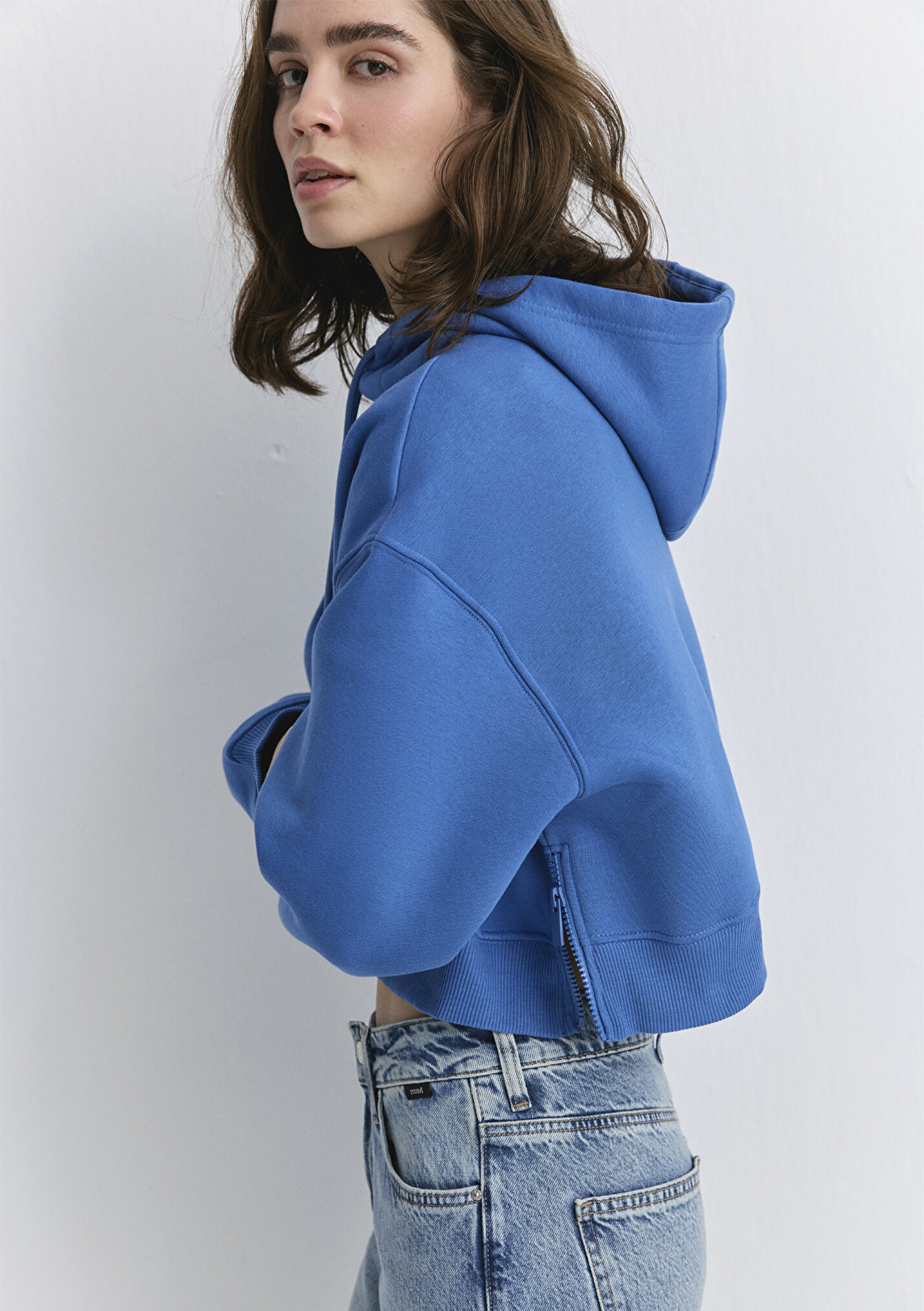 Mavi Rouse Outlet Kadın Mavi Patch Logo Kapüşonlu Mavi Crop Sweatshirt