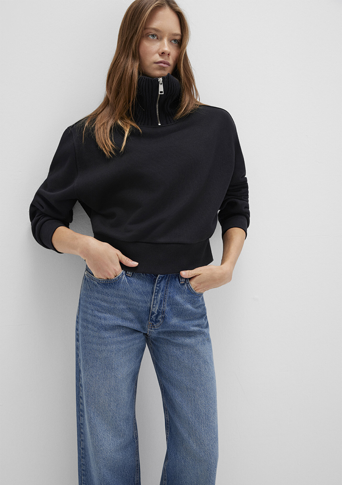 Kadın Yarı Fermuarlı Dik Yaka Siyah Sweatshirt