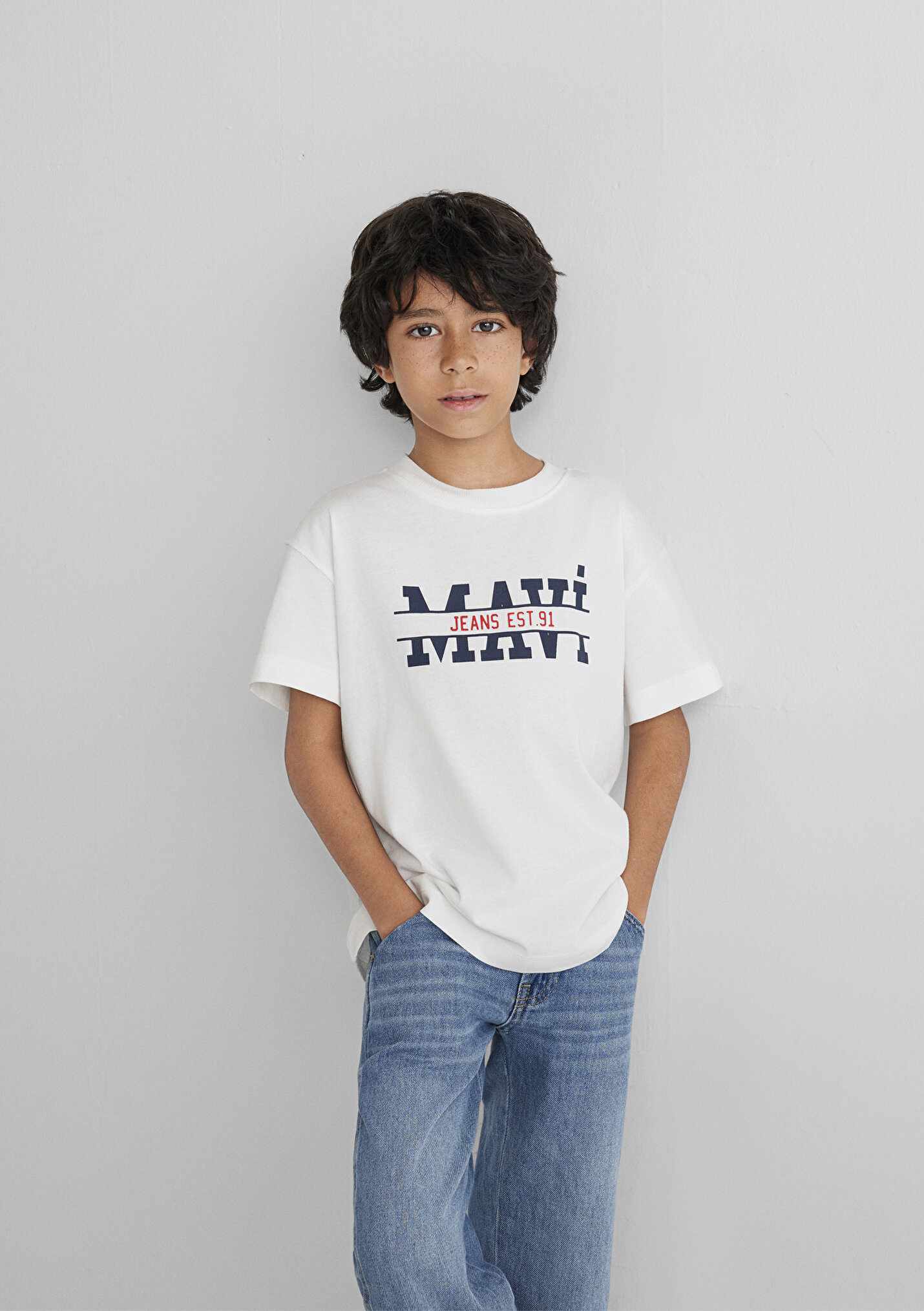 Erkek Çocuk Mavi Logo Baskılı Ekru Tişört