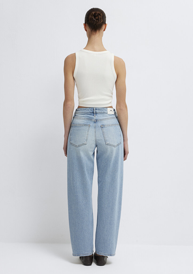 LEILA-4