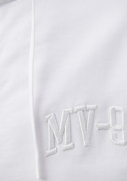 mv91-nakisli-beyaz-sweatshirt