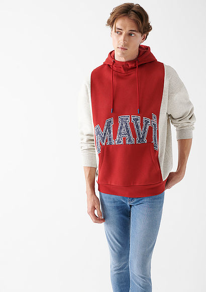 Mavi Logo Baskılı Kapüşonlu Kırmızı Sweatshirt
